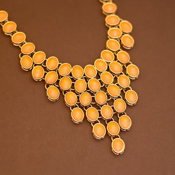 18 inch, Vintage Orange Circle Beads Gold Tone Bib Necklace - U30 - Picture 1 of 3